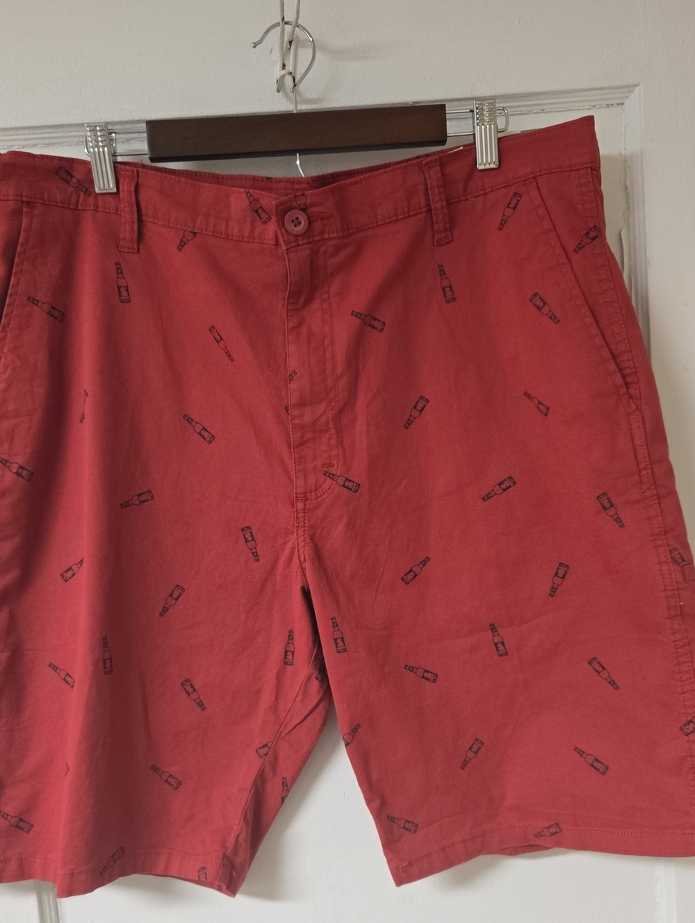 Nwt Wrangler Men's Flat Front 38 Reg Shorts Beer Bottle Print